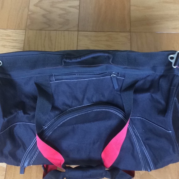 Travel bag. - Picture 4 of 8